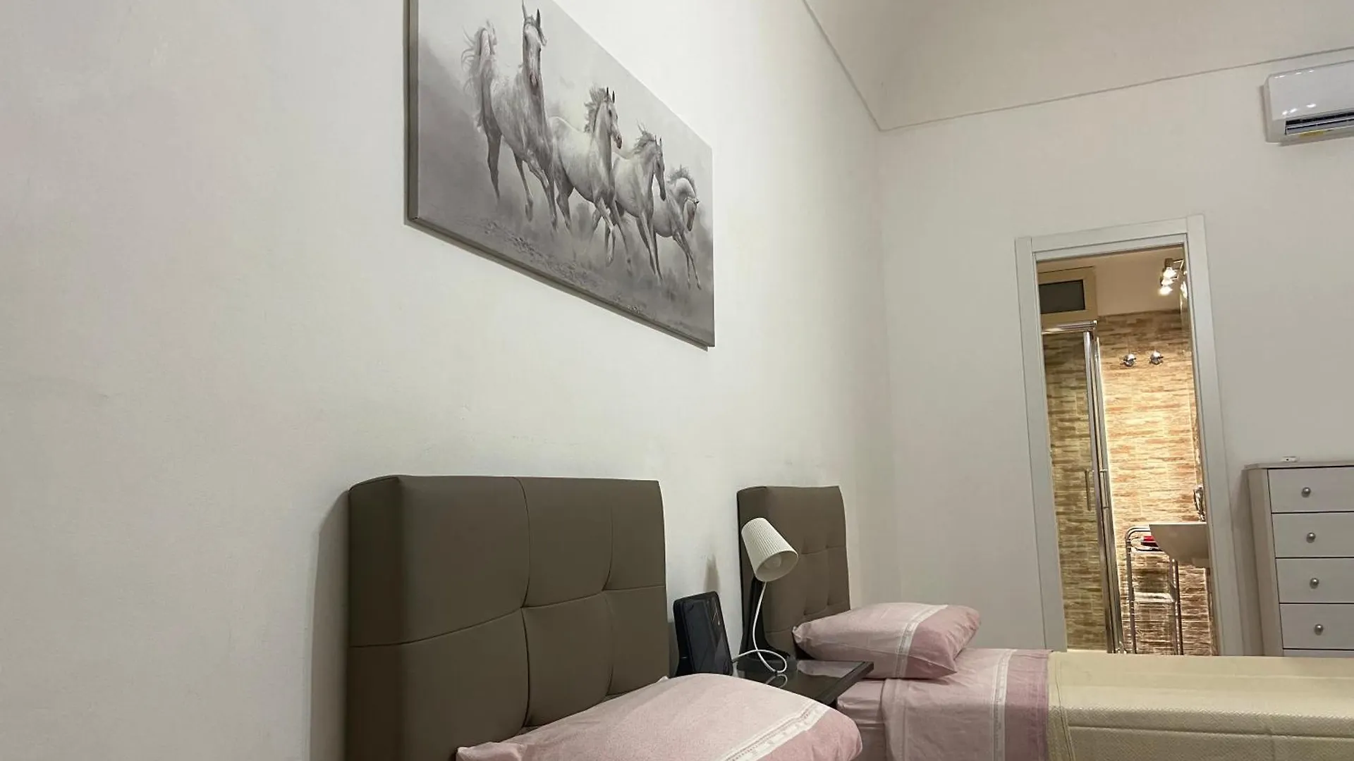 Casa Vacanza La Collegiata 卡塔尼亚 0*,  意大利