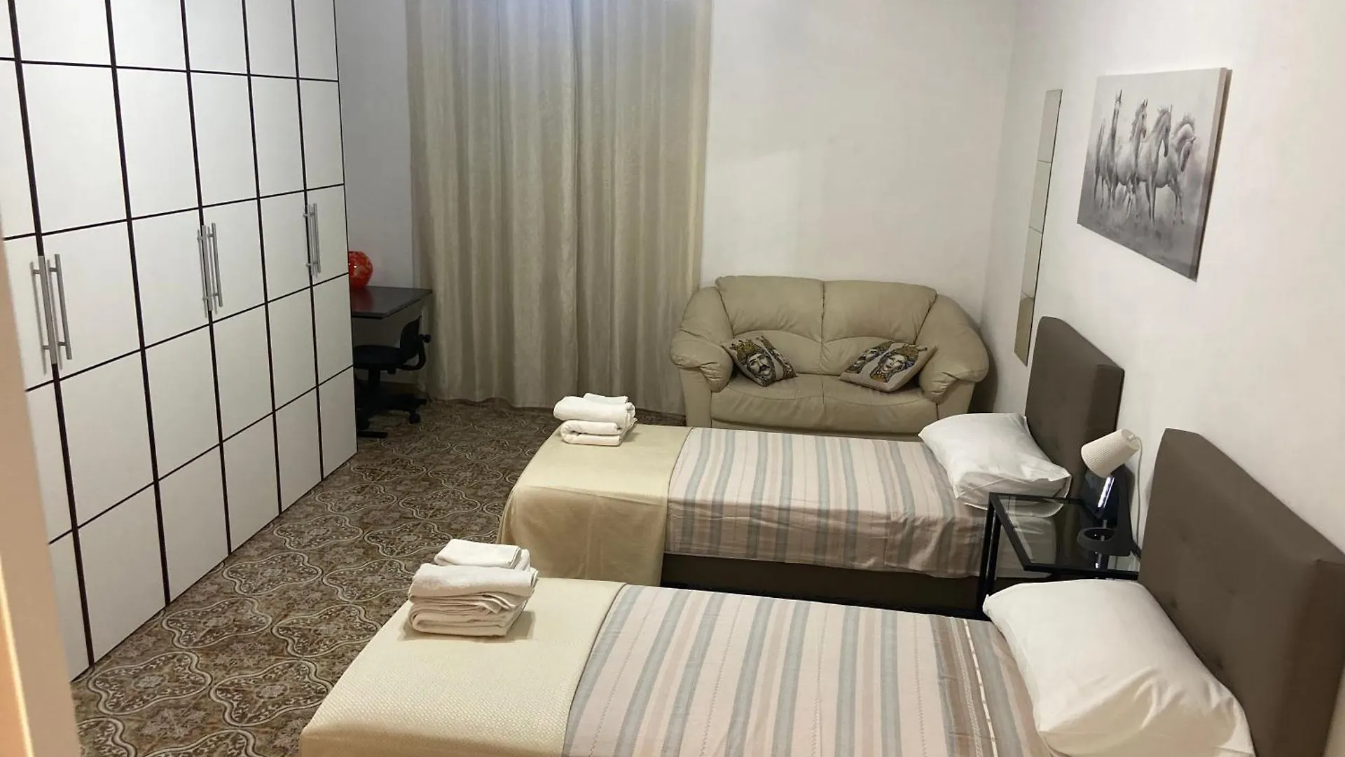 Casa Vacanza La Collegiata 卡塔尼亚 意大利